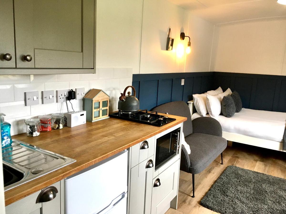 Rosemary Shepherds Hut, Clay Bank Huts Ingleby Greenhow Eksteriør billede