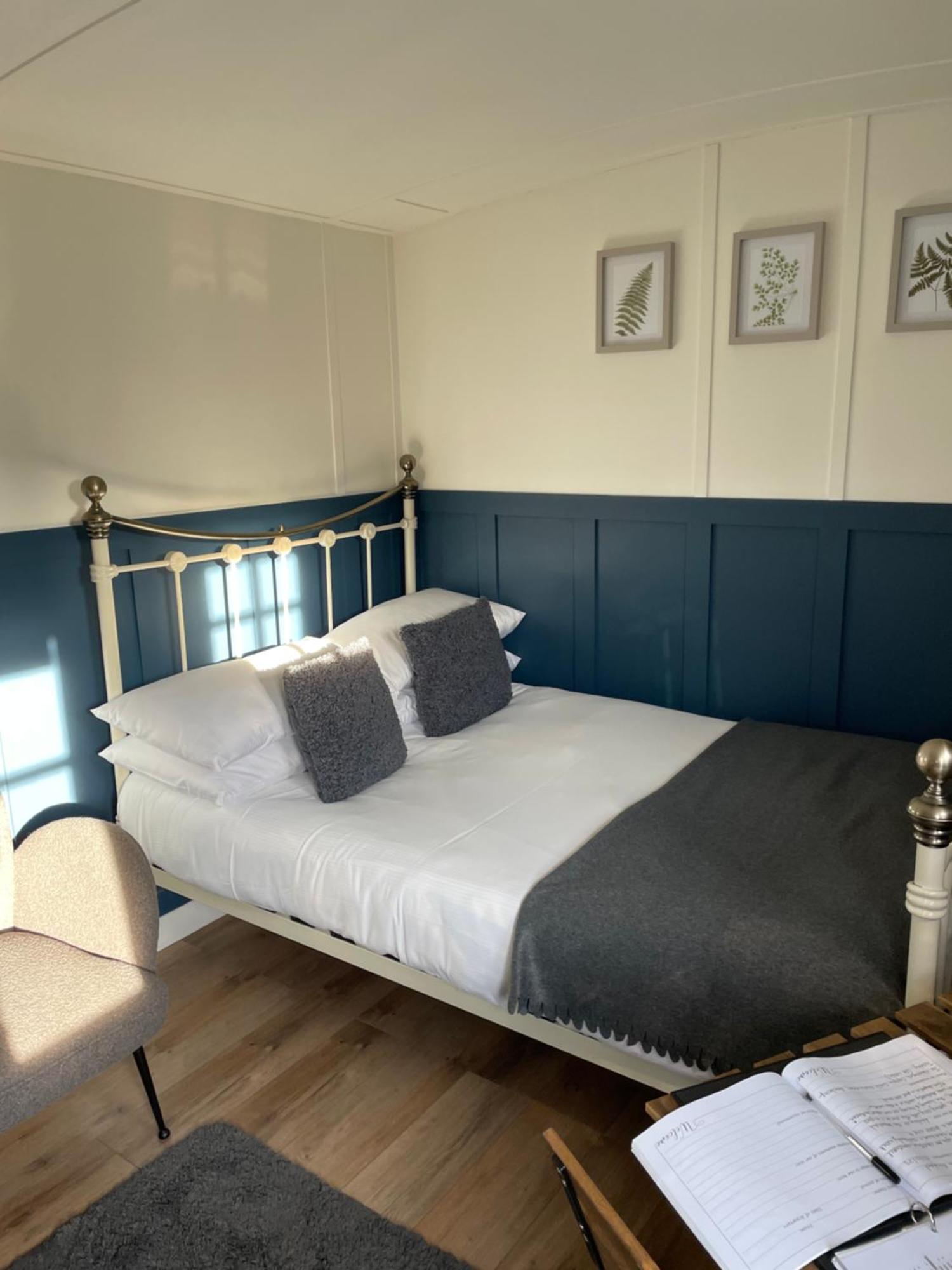 Rosemary Shepherds Hut, Clay Bank Huts Ingleby Greenhow Eksteriør billede